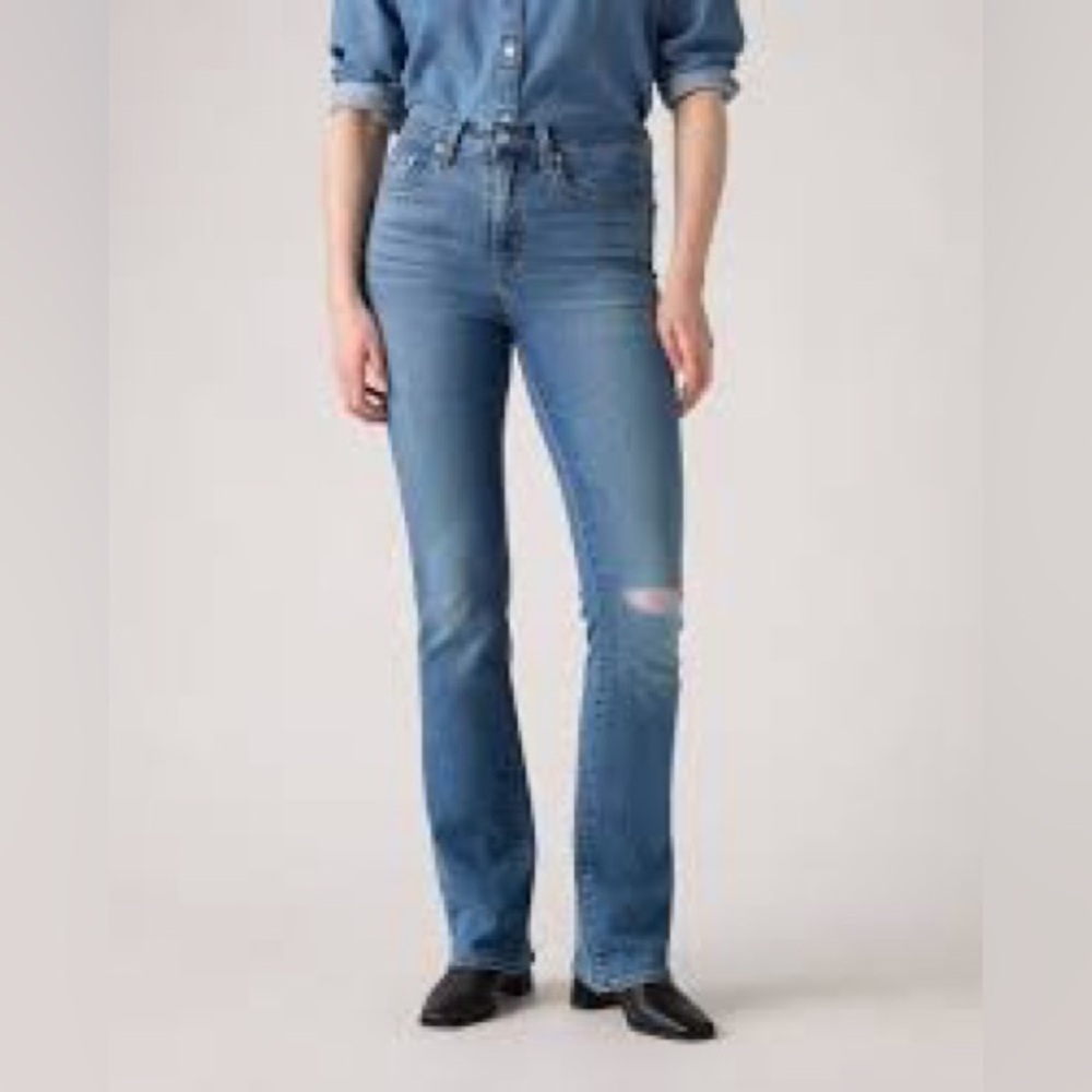 Levi's Women's High Rise Bootcut Leg Blue Jeans